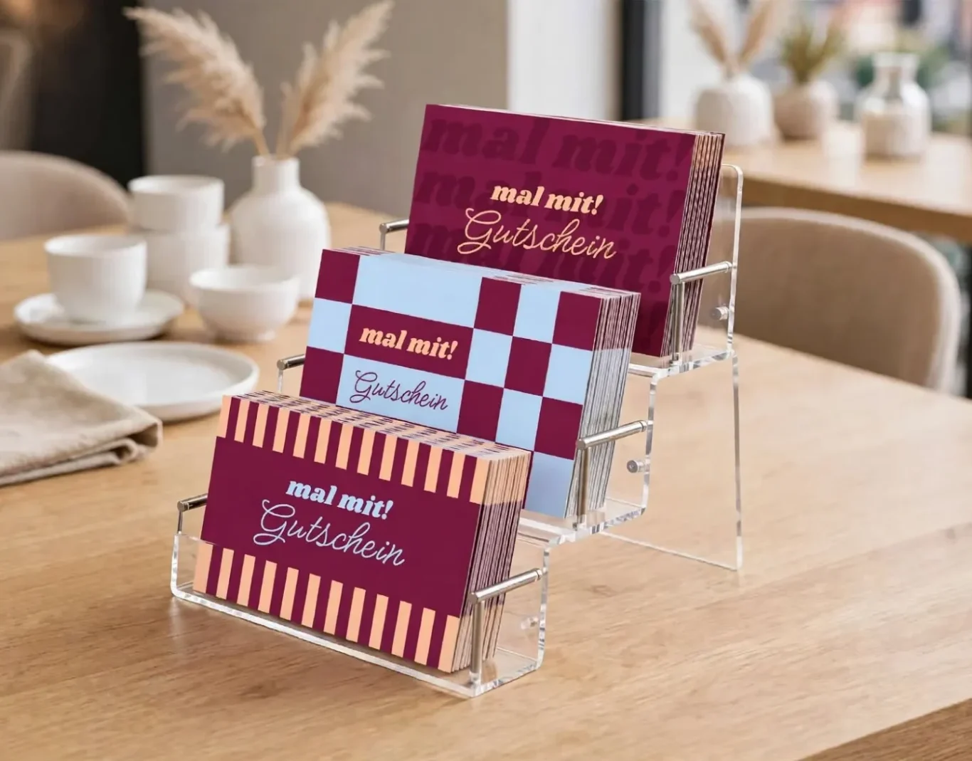Gutschein Geschenkidee – Keramik Set im mal mit! Café Handbemaltes Keramik-Set aus Tasse und Unterteller als Geschenkidee für einen Kreativ-Workshop Gutschein im mal mit! Café